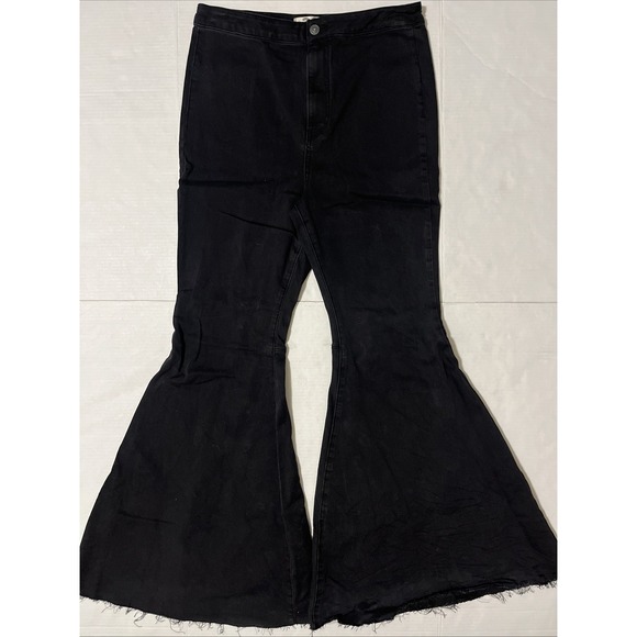 Free People We The Free Just Float On Flare Jeans Size 33 Black Washed Boho - Picture 4 of 10